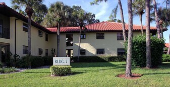 704 Hammock Pine Blvd, Unit 704 in Clearwater, FL - Building Photo