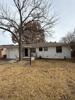 9122 Clearwater Dr in Dallas, TX - Building Photo