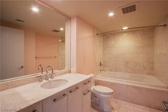 222 E Karen Ave in Las Vegas, NV - Foto de edificio - Building Photo