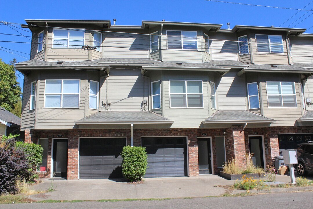 3413 SW Moss St in Portland, OR - Building Photo