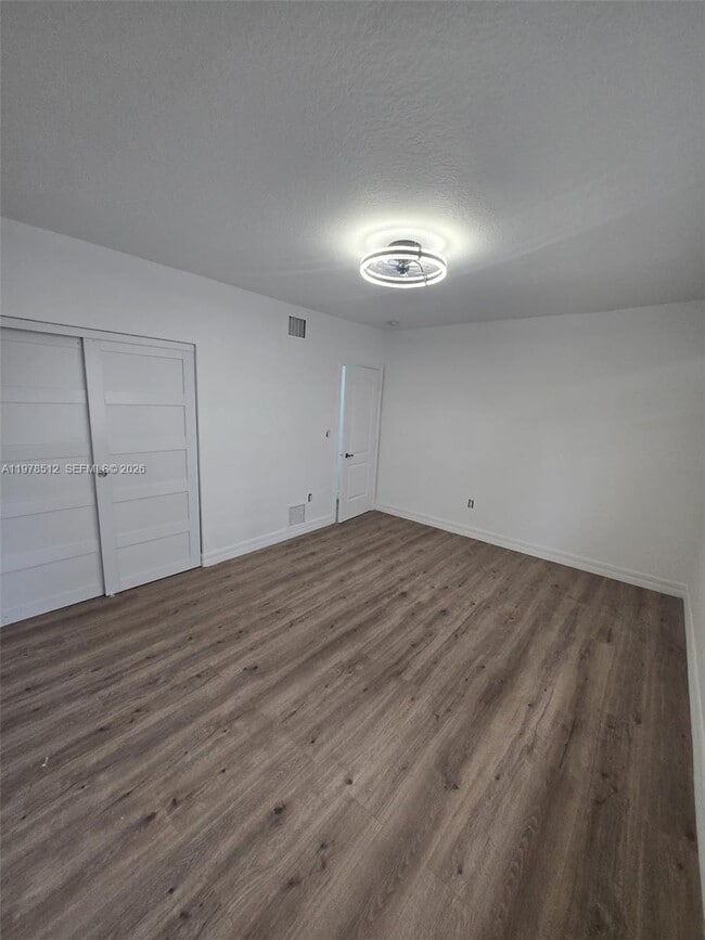 1701 N Treasure Dr in North Bay Village, FL - Building Photo - Building Photo