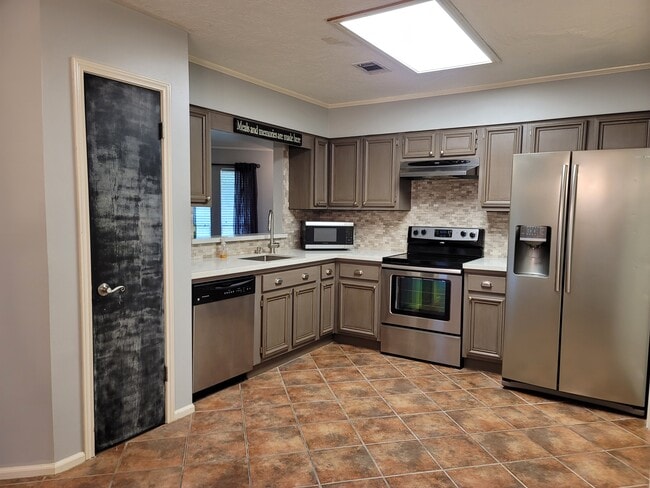 6050 Windsong St in Beaumont, TX - Building Photo - Building Photo