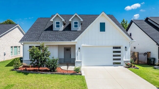 property at 1725 Rohan Cir