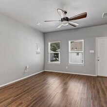 427 Jannie St-Unit -B in Denton, TX - Building Photo - Building Photo