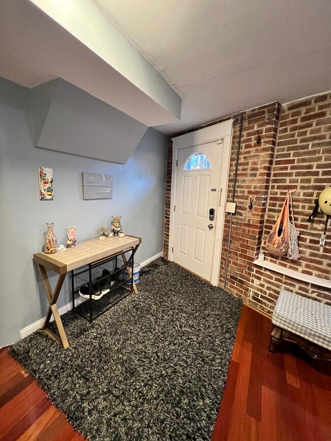 646 W Bittersweet Pl, Unit 4 in Chicago, IL - Foto de edificio - Building Photo