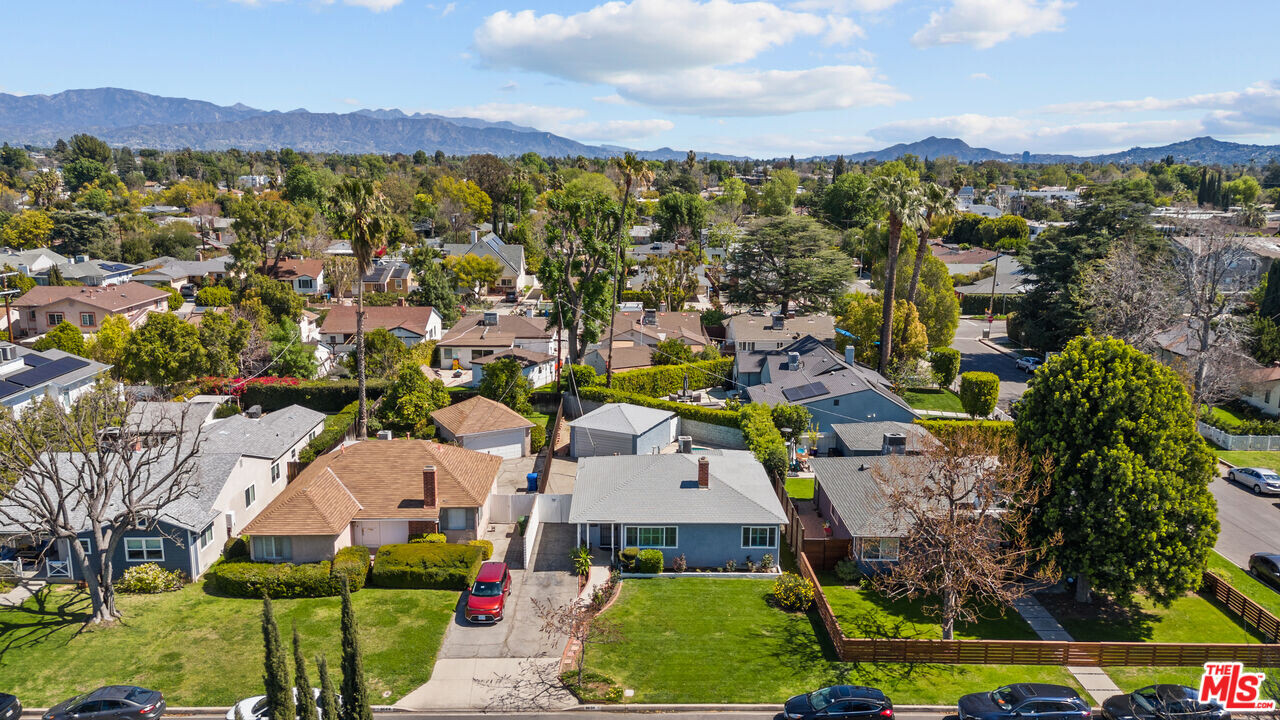 5638 Burnet Ave in Los Angeles, CA - Building Photo