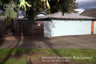 1502 Prune St in Medford, OR - Building Photo - Building Photo