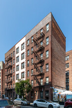 98 Cooper St in New York, NY - Building Photo - Building Photo