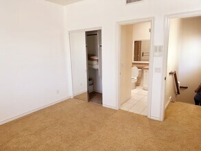 6117 Deerhill Rd in Oak Park, CA - Building Photo - Building Photo