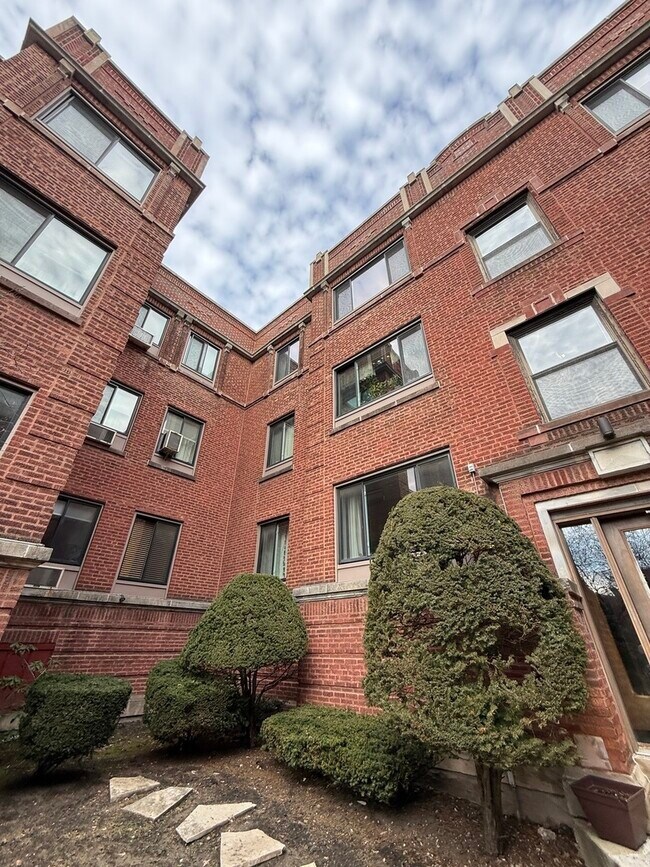 928 W Sunnyside Ave in Chicago, IL - Building Photo - Building Photo