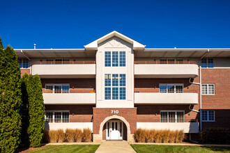 Courtyards Of Westmont in Westmont, IL - Building Photo - Building Photo