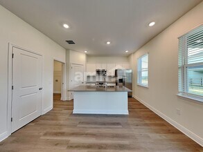 5998 Pinewood Ests Dr in St. Cloud, FL - Foto de edificio - Building Photo