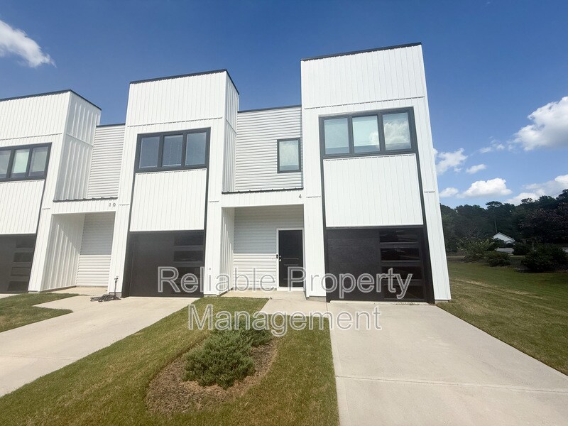 4 S Laird Dr in Clayton, NC - Building Photo