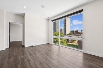 3927 N Clarendon Ave, Unit 601 in Chicago, IL - Building Photo - Building Photo