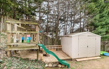 201 Breezewood Dr in Hanover, PA - Building Photo - Building Photo