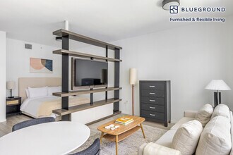 230 NE 5th Ct in Miami, FL - Building Photo - Building Photo