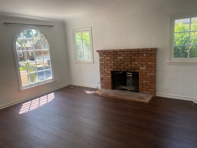 1945 Benecia Ave, Unit Lower in Los Angeles, CA - Building Photo - Building Photo