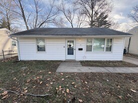 12 Mary Ann Ct in Florissant, MO - Building Photo