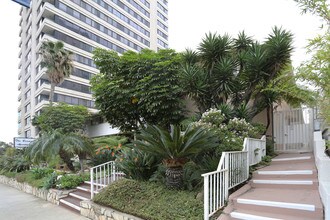 The Bermuda Apartments in Los Angeles, CA - Foto de edificio - Building Photo