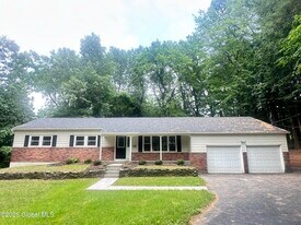 8 Hill Dr in Ballston Lake, NY - Building Photo