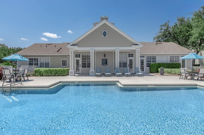 Lake House in Davenport, FL - Foto de edificio - Building Photo