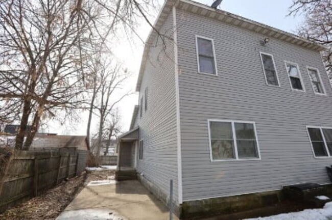 property at 826 4th St NW