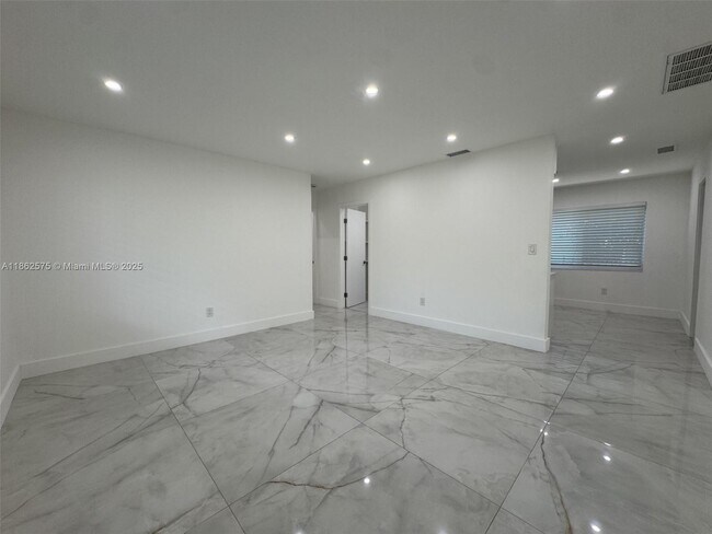 1431-1433 N 14th Way in Hollywood, FL - Building Photo - Building Photo