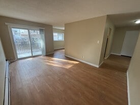 30 Westmount Rd W in Kitchener, ON - Building Photo