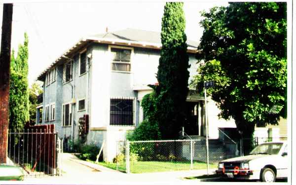 1357 Valencia St in Los Angeles, CA - Building Photo