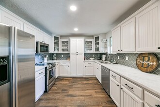 802 Mary Ann Dr in Friendswood, TX - Building Photo - Building Photo