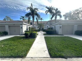 6922 Satinleaf Rd N in Naples, FL - Building Photo