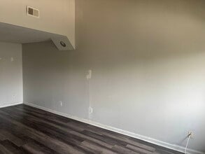 261 Maple Pky, Unit 142 in Staten Island, NY - Building Photo - Building Photo