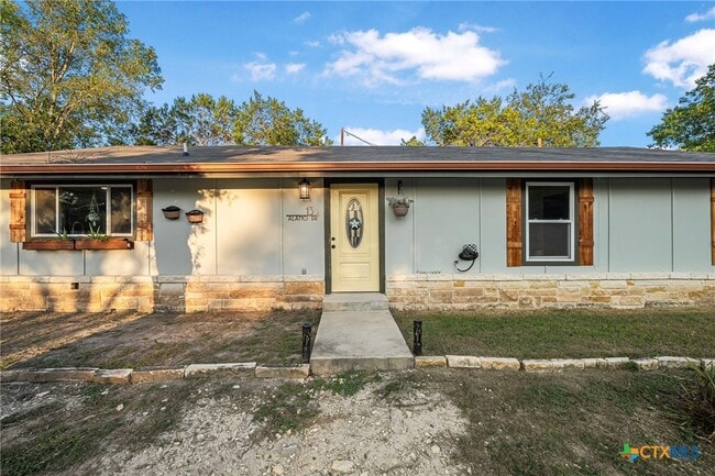 133 Alamo Dr in Lakehills, TX - Building Photo - Building Photo