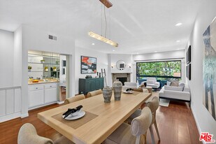 1920 Pandora Ave in Los Angeles, CA - Building Photo