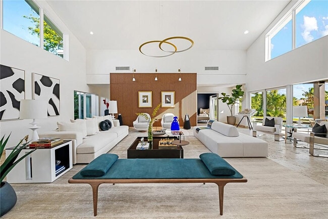 property at 2416 Bayview Dr