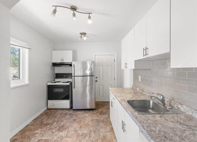 1565 Ross Ave in Winnipeg, MB - Building Photo - Building Photo
