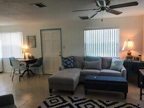 407 S Cooper St in New Smyrna Beach, FL - Building Photo - Building Photo