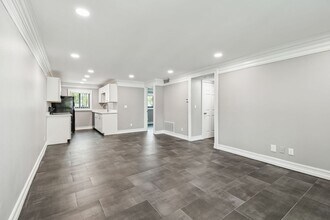 2942 W Bay Dr in Belleair Bluffs, FL - Building Photo - Building Photo