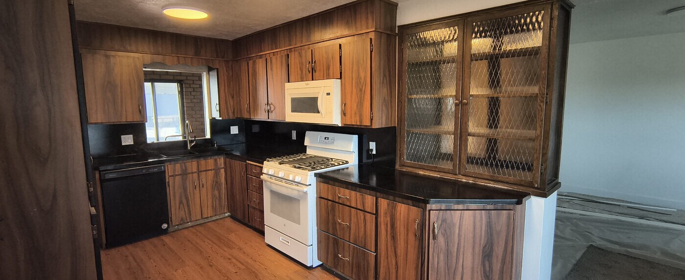 380 E 700 S in River Heights, UT - Foto de edificio