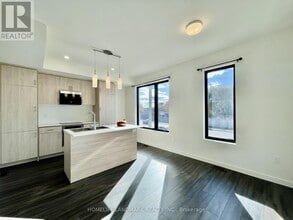 339 Veterans Dr in Barrie, ON - Building Photo - Building Photo