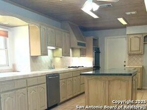 2807 Bee Cave St in San Antonio, TX - Building Photo - Building Photo