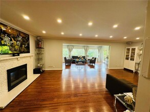 15610 Holdridge Rd E in Wayzata, MN - Building Photo - Building Photo