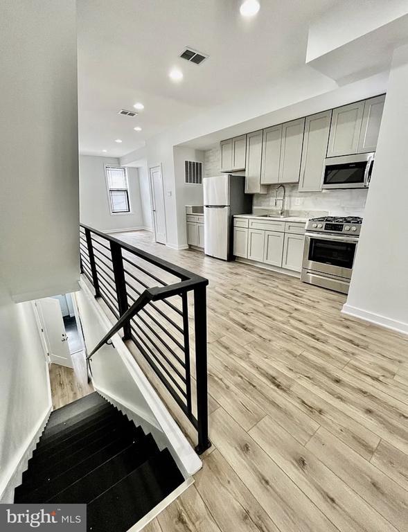 2105 E Huntingdon St in Philadelphia, PA - Building Photo - Building Photo