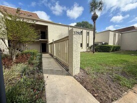 3290 S Semoran Blvd in Orlando, FL - Building Photo