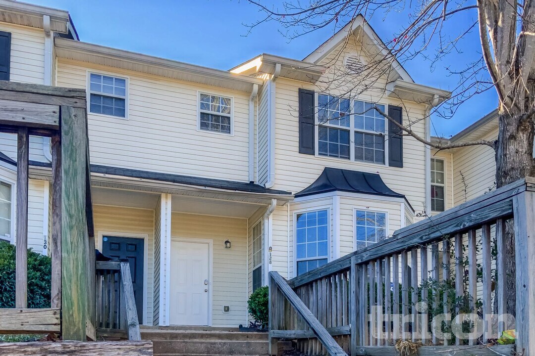 128 Hawkeye Ln NW in Conyers, GA - Building Photo