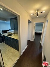 8530 Holloway Dr in West Hollywood, CA - Building Photo - Building Photo
