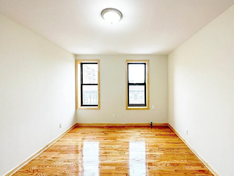 95 Worth St in New York, NY - Building Photo