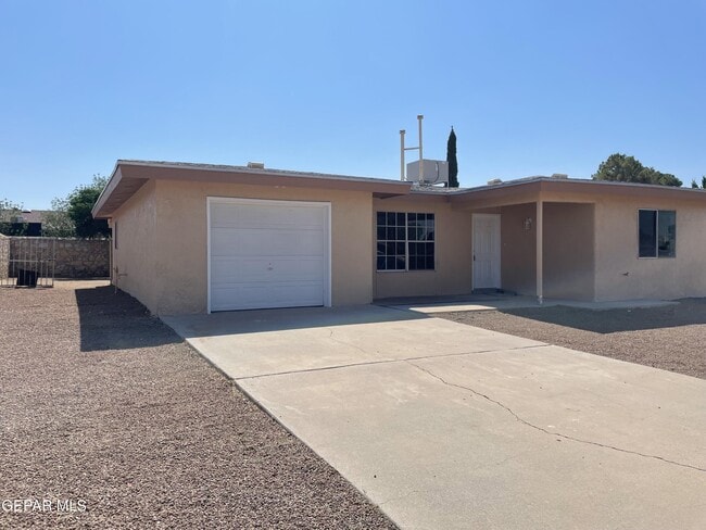 1716 Dean Martin Dr in El Paso, TX - Building Photo - Building Photo