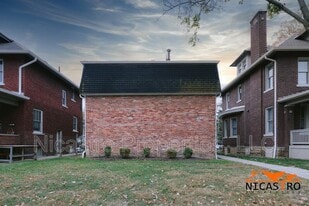 215 E Lane Ave in Columbus, OH - Building Photo