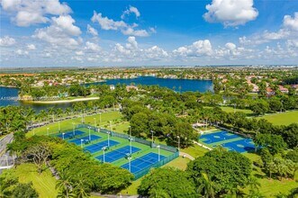 6814 NW 107th Pl in Doral, FL - Building Photo - Building Photo